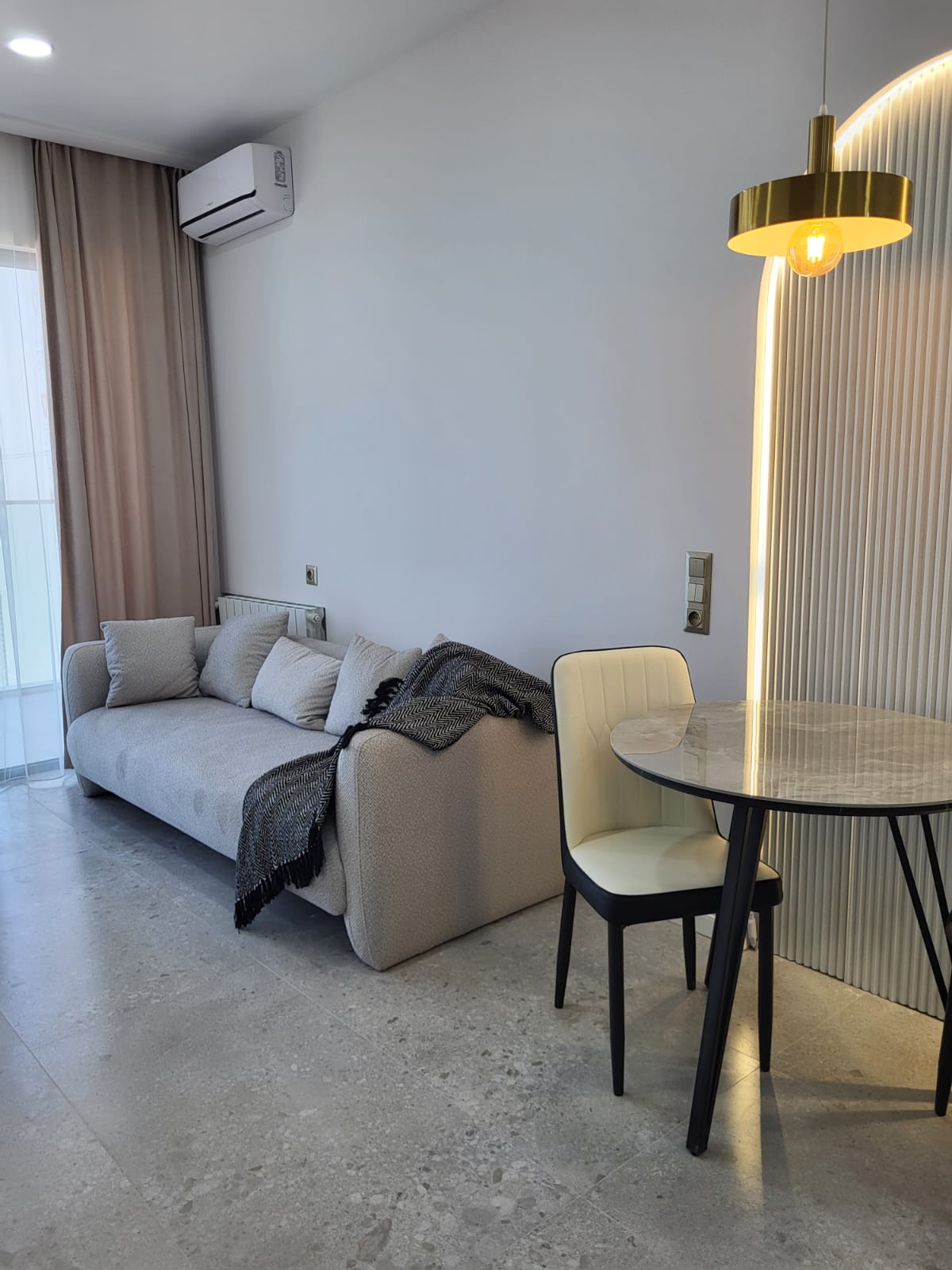 Продается Квартира с отдельной спальней Next White