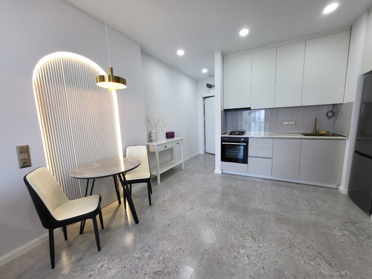 Продается Квартира с отдельной спальней Next White