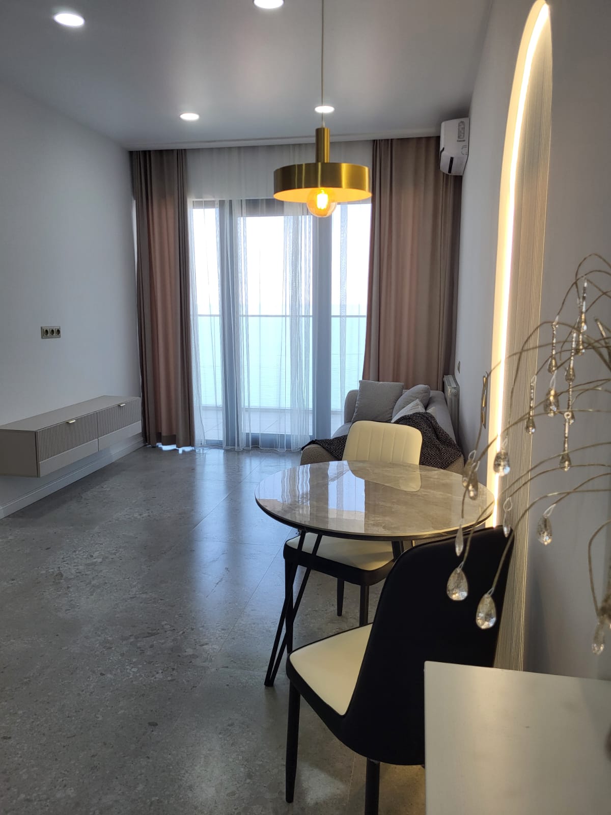 Продается Квартира с отдельной спальней Next White